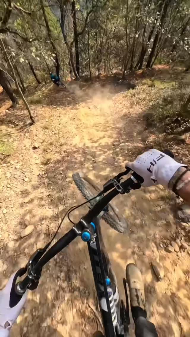 Post 1 by "Rayitas" on Instagram (video)