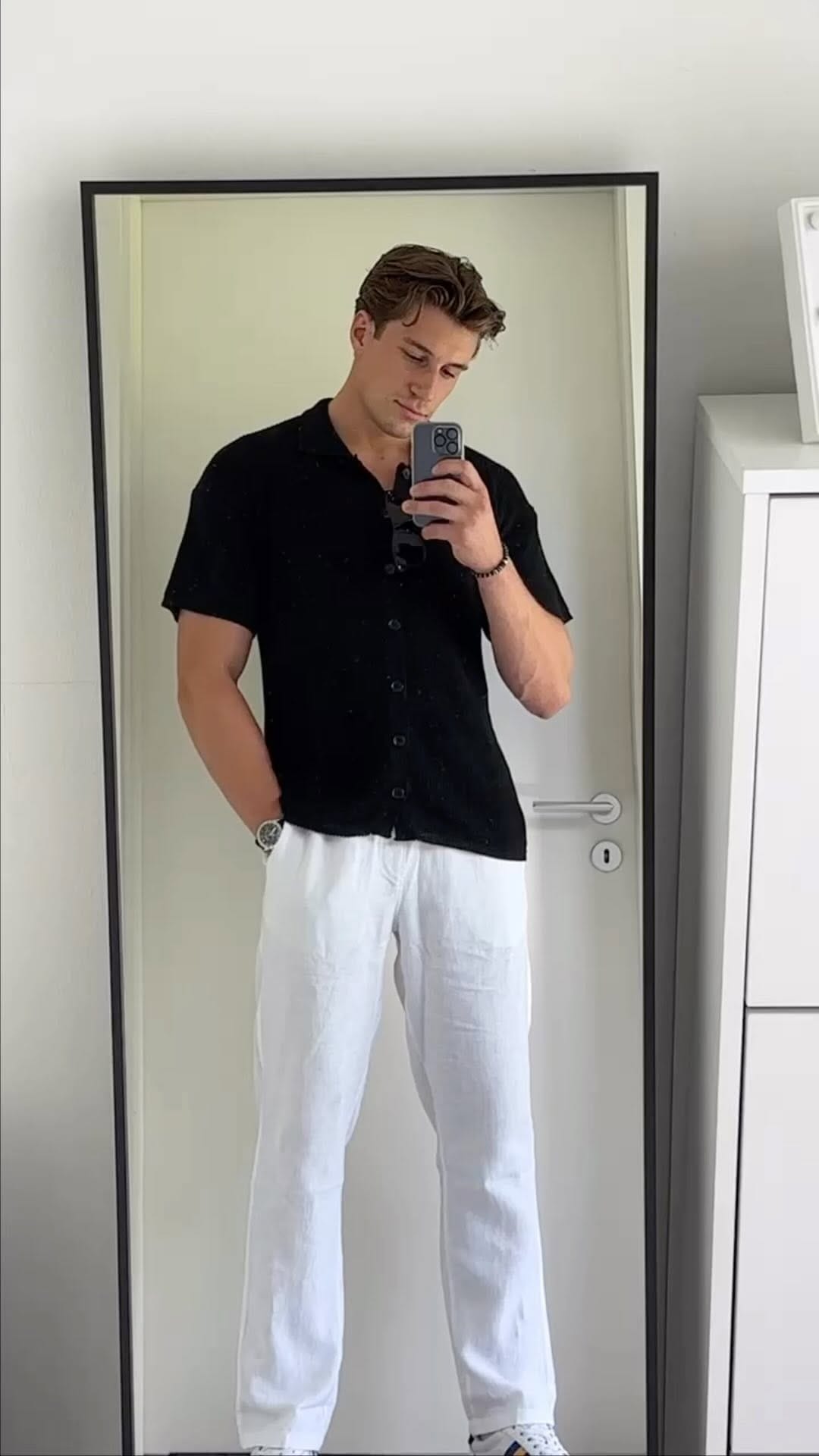 Post 10 by Léon-Armand on Instagram (video)