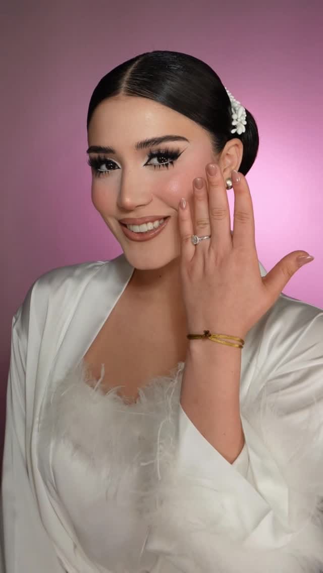 Post 3 by Dore Barraza Makeup Artist on Instagram (video)