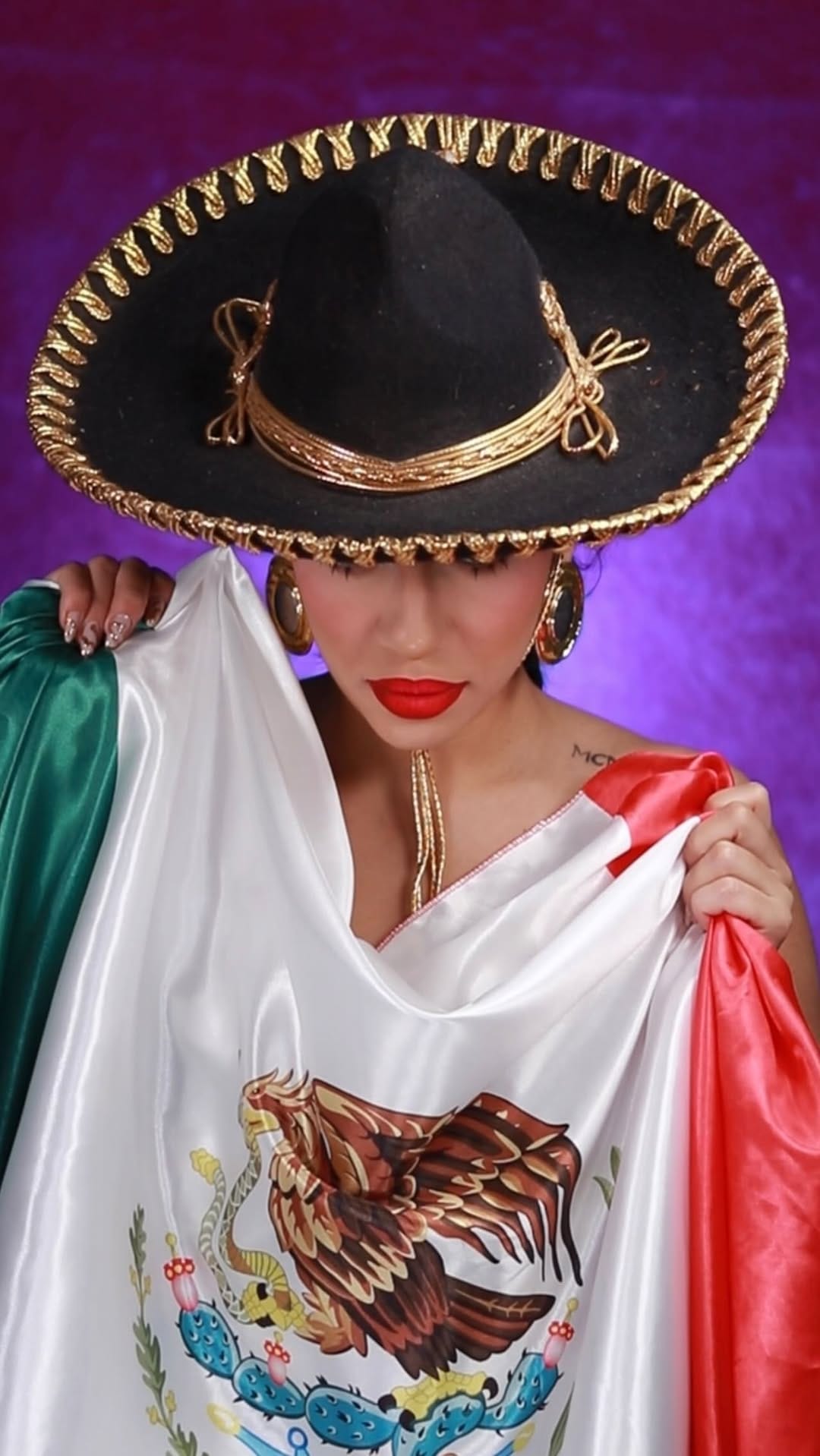 Post 10 by Dore Barraza Makeup Artist on Instagram (video)