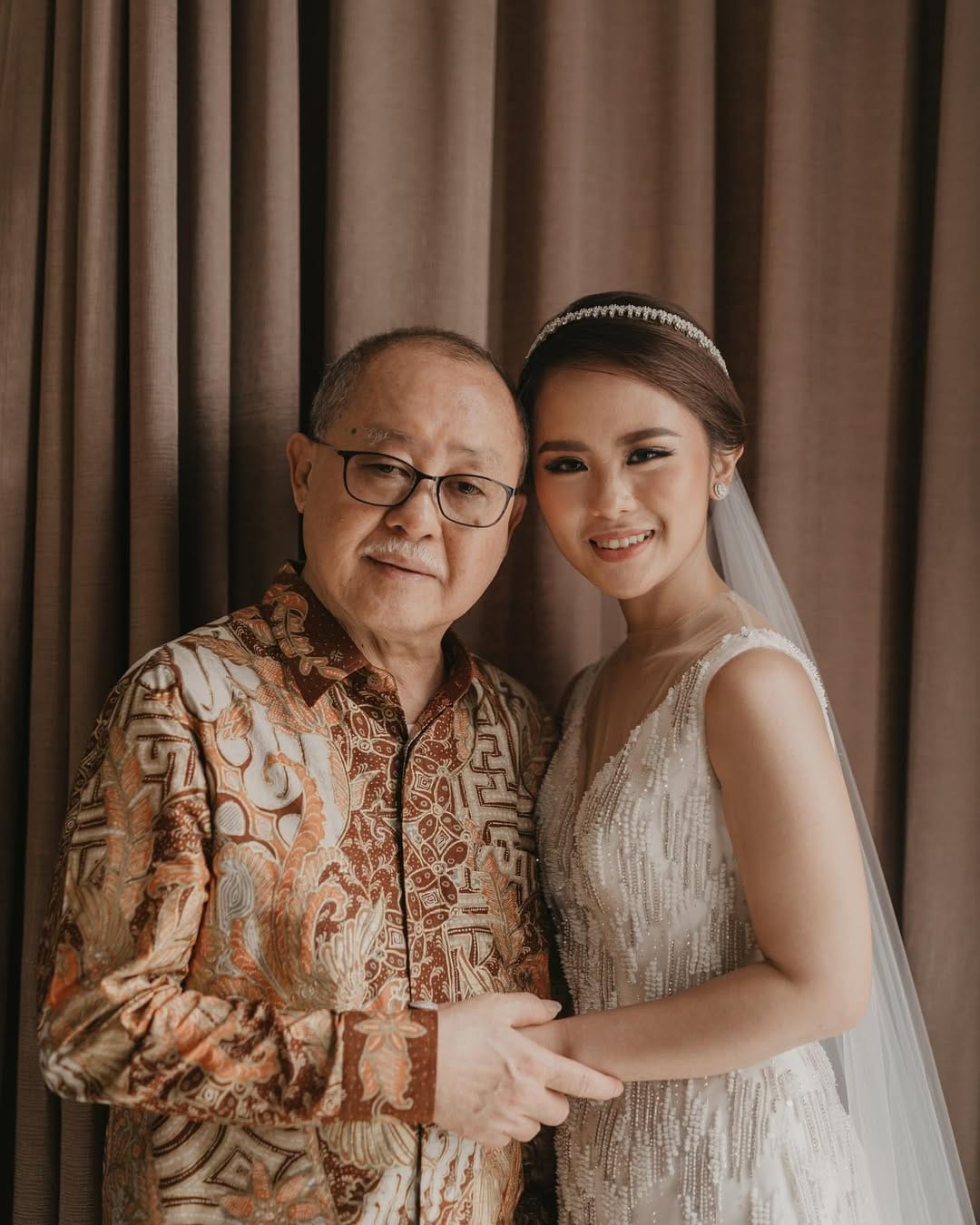 Post 10 by Leoni Angela on Instagram (carousel)