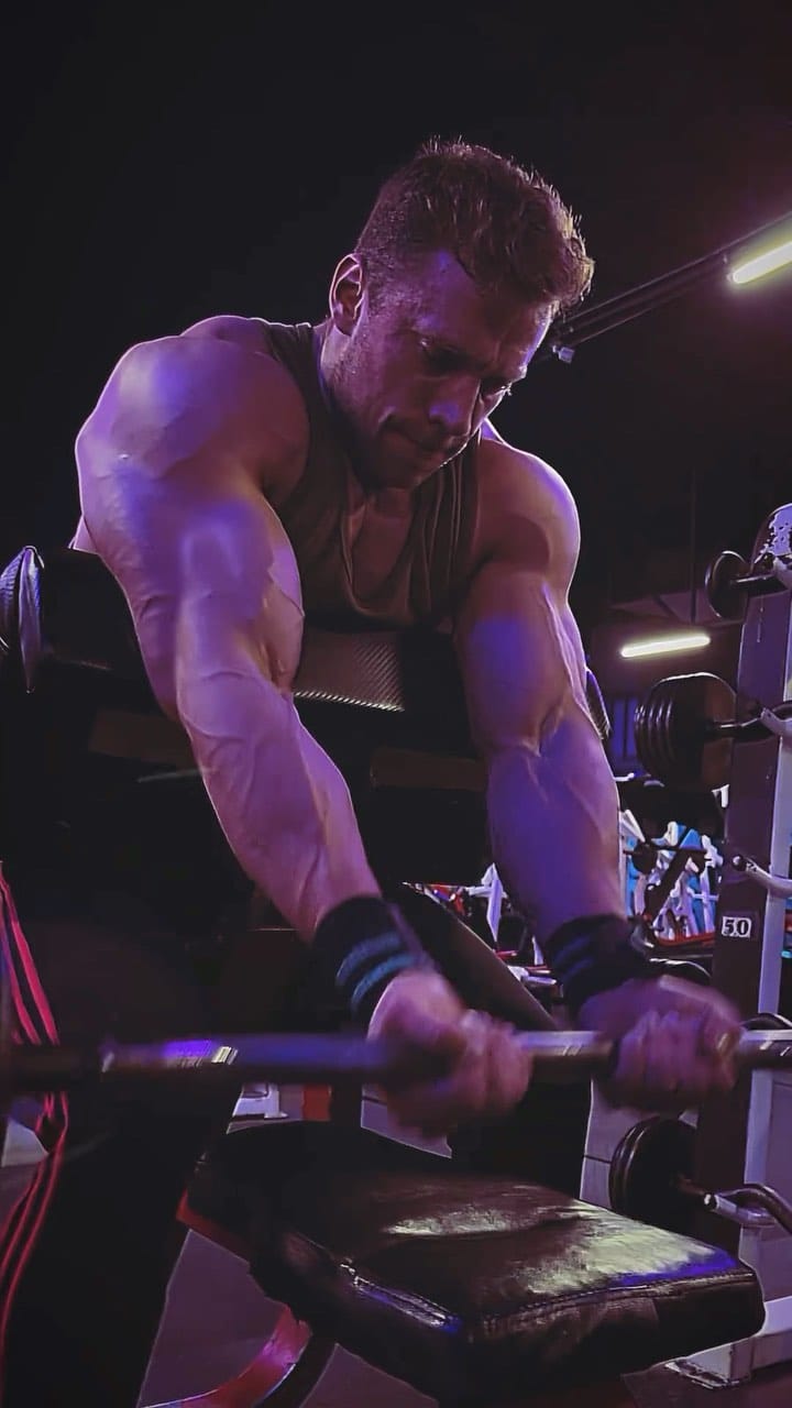 Post 8 by |🇲🇽|Oscar Robles|IFBB PRO on Instagram (video)