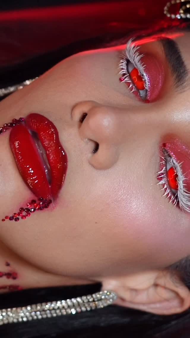 Post 5 by Dayanna Os Make Up Artist on Instagram (video)