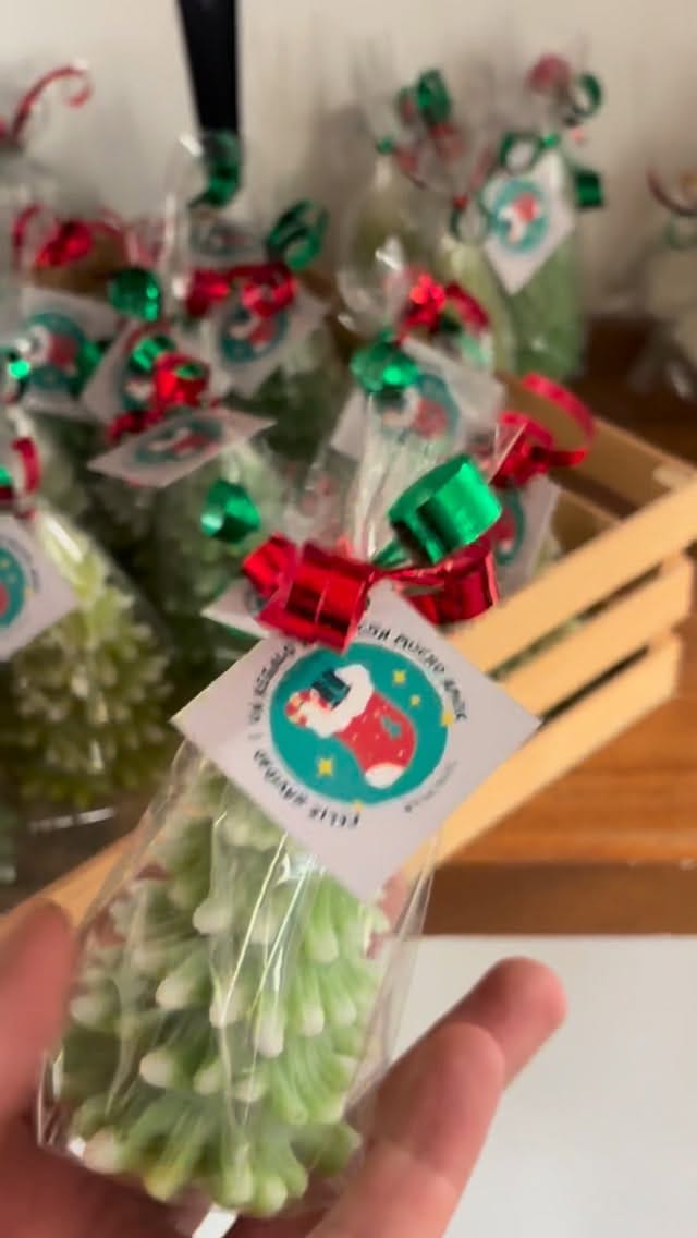 Post 3 by ROBYN Velas Aromáticas on Instagram (video)