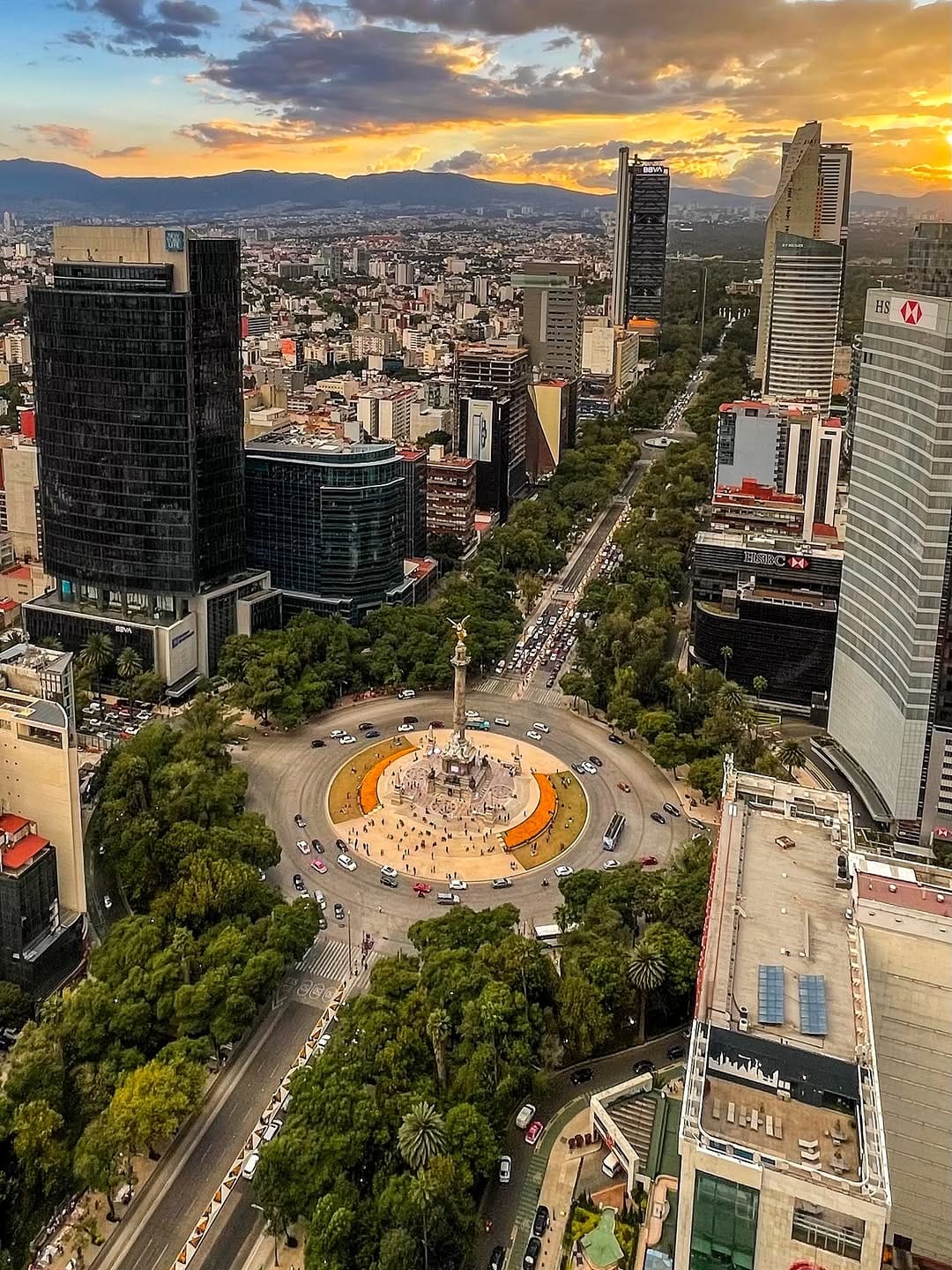 Post 8 by Eduardo Gomez on Instagram (carousel)