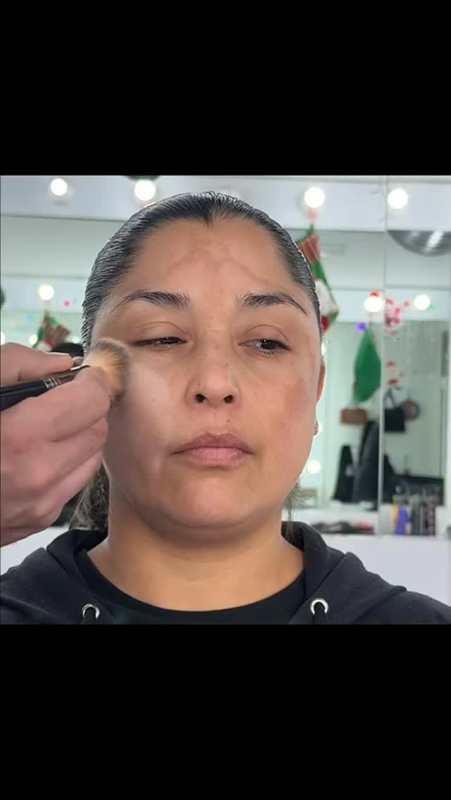 Post 8 by Efrain Tirado Makeup on Instagram (video)