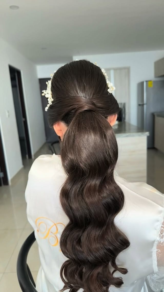 Post 10 by Efrain Tirado Makeup on Instagram (video)