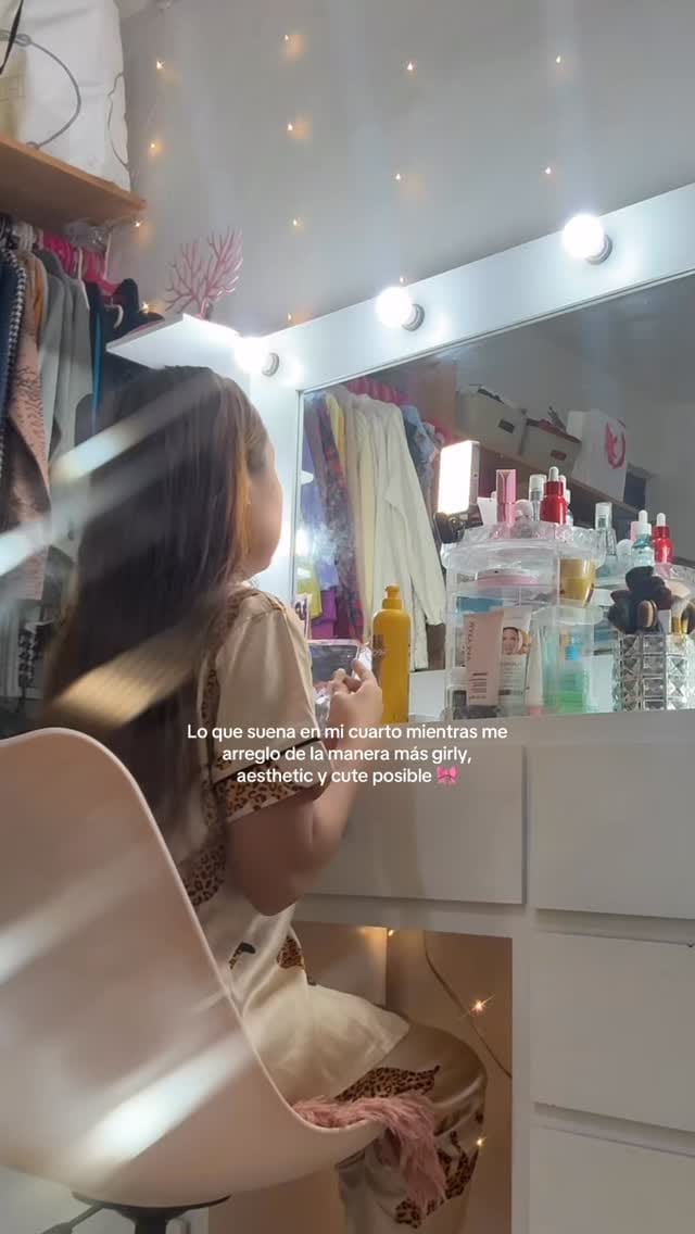 Post 7 by Leslii Treejo on Instagram (video)