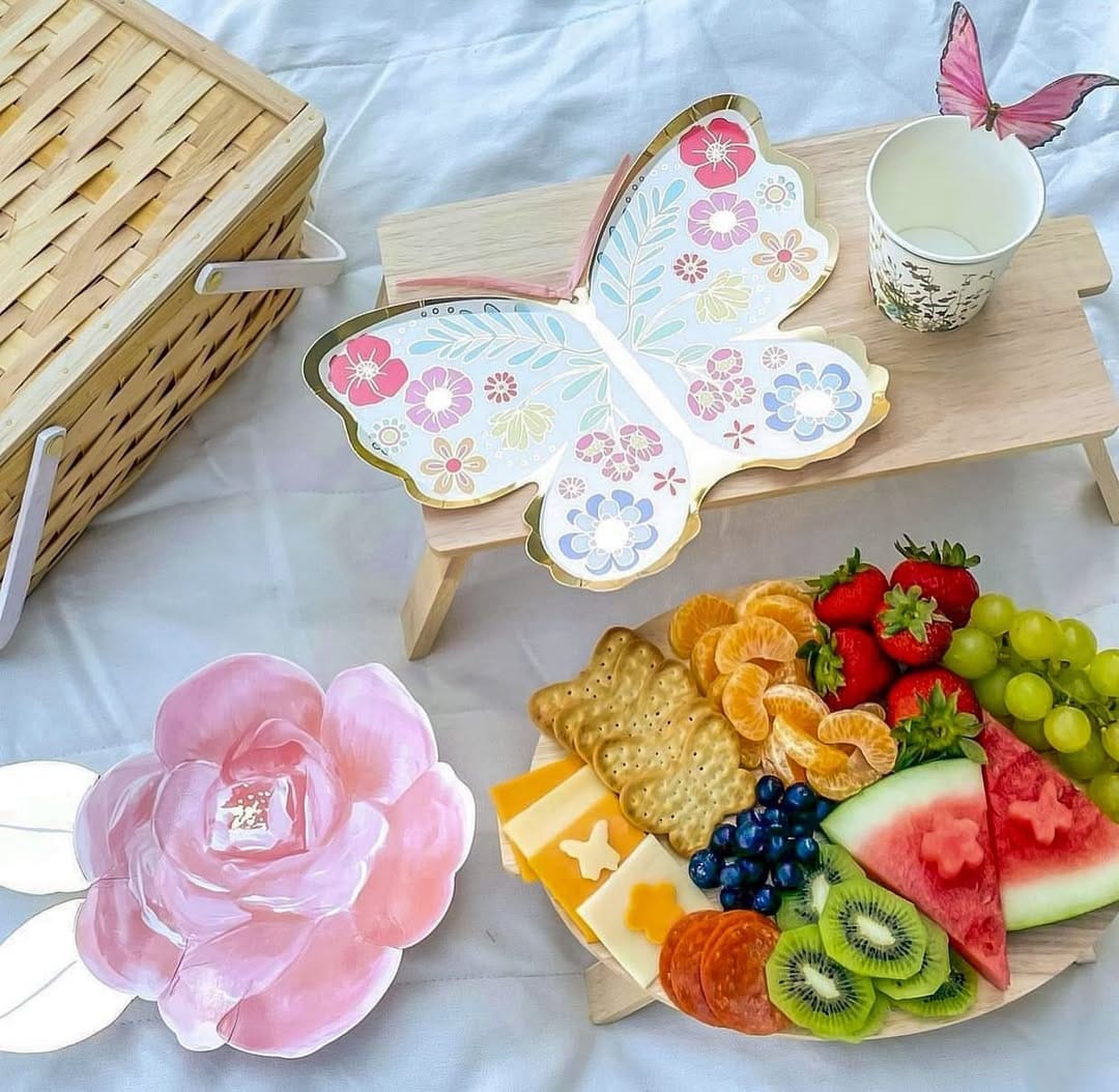 Post 2 by 𝗟𝗬𝗖𝗞𝗟𝗜𝗚. party shop on Instagram (image)