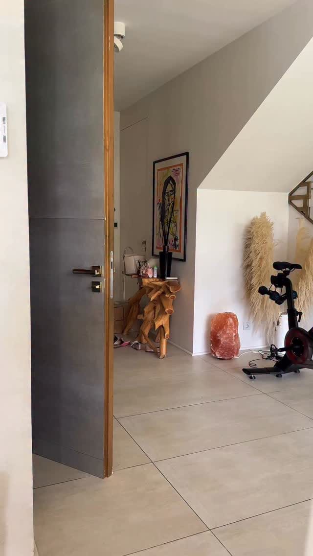 Post 4 by N🔺tH on Instagram (video)