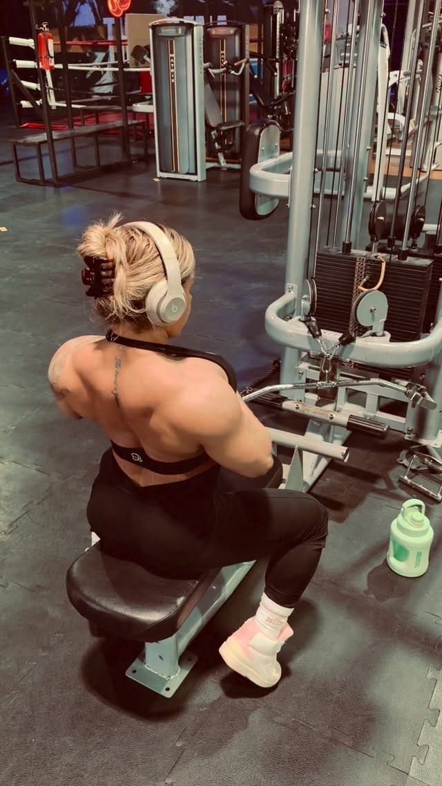 Post 4 by IfbbPro Paloma Barba on Instagram (video)