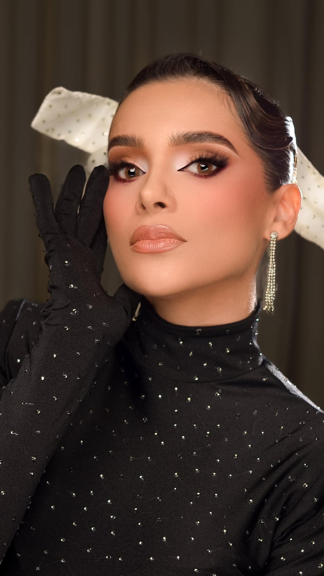 Post 1 by EDUARDO RUBIO | MAQUILLAJE PROFESIONAL on Instagram (video)