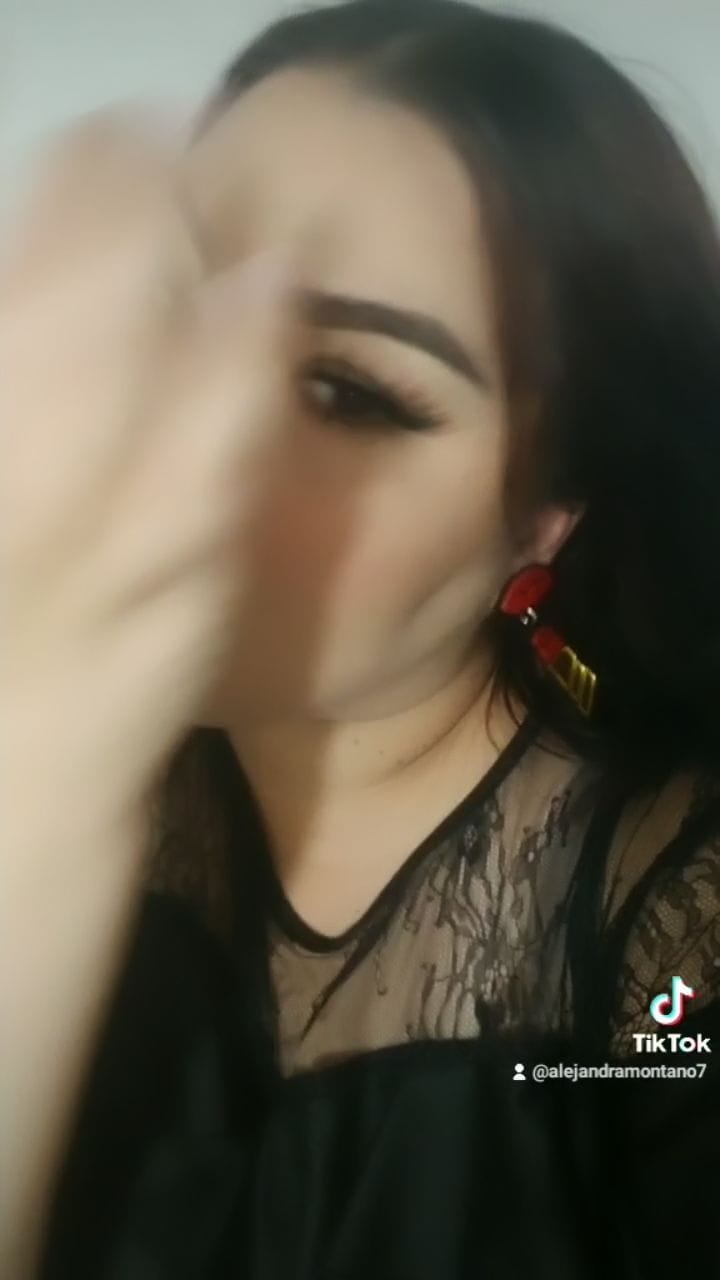 Post 4 by Alejandra Montaño ❤️👄💄 on Instagram (video)