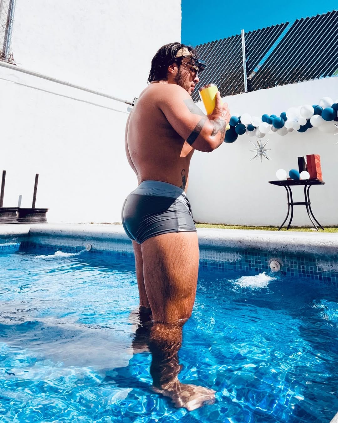 Post 5 by Ed Sn on Instagram (carousel)