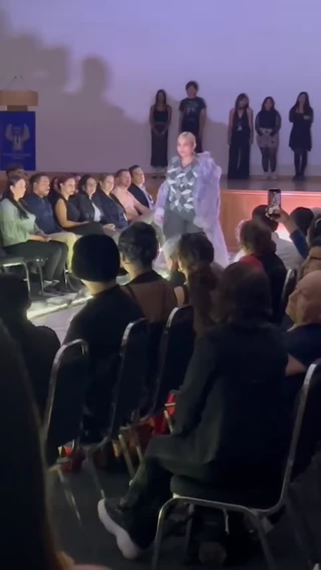 Post 7 by Montse Hell (M11) / Visual Artist / drag on Instagram (video)