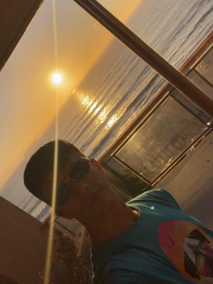 Post 2 by Juan Giraldo on Instagram (carousel)