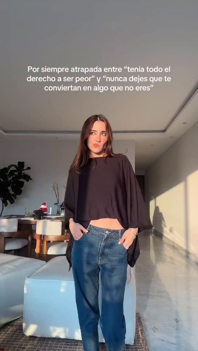 Post 5 by Ivana Santoyo on Instagram (video)