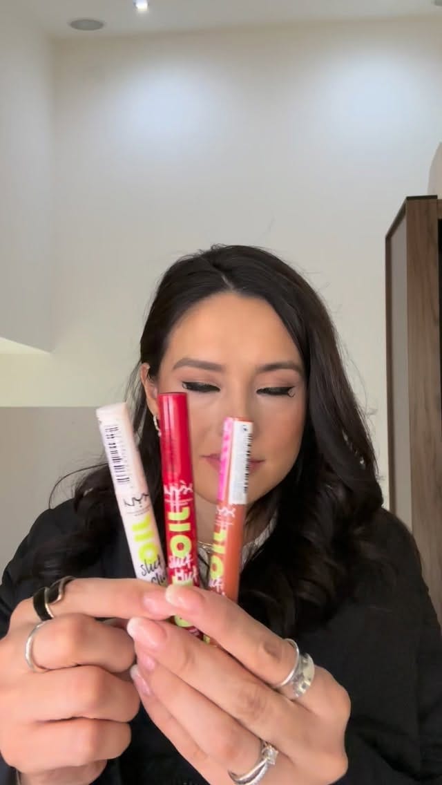 Post 10 by Janeth León on Instagram (video)