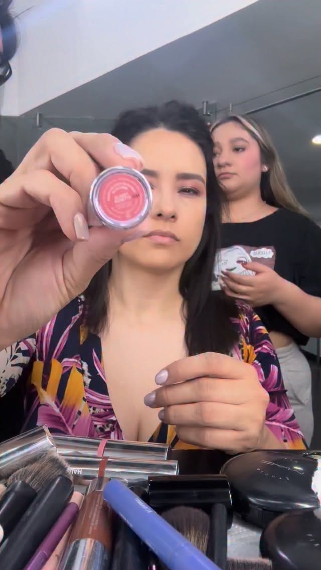 Post 6 by Janeth León on Instagram (video)