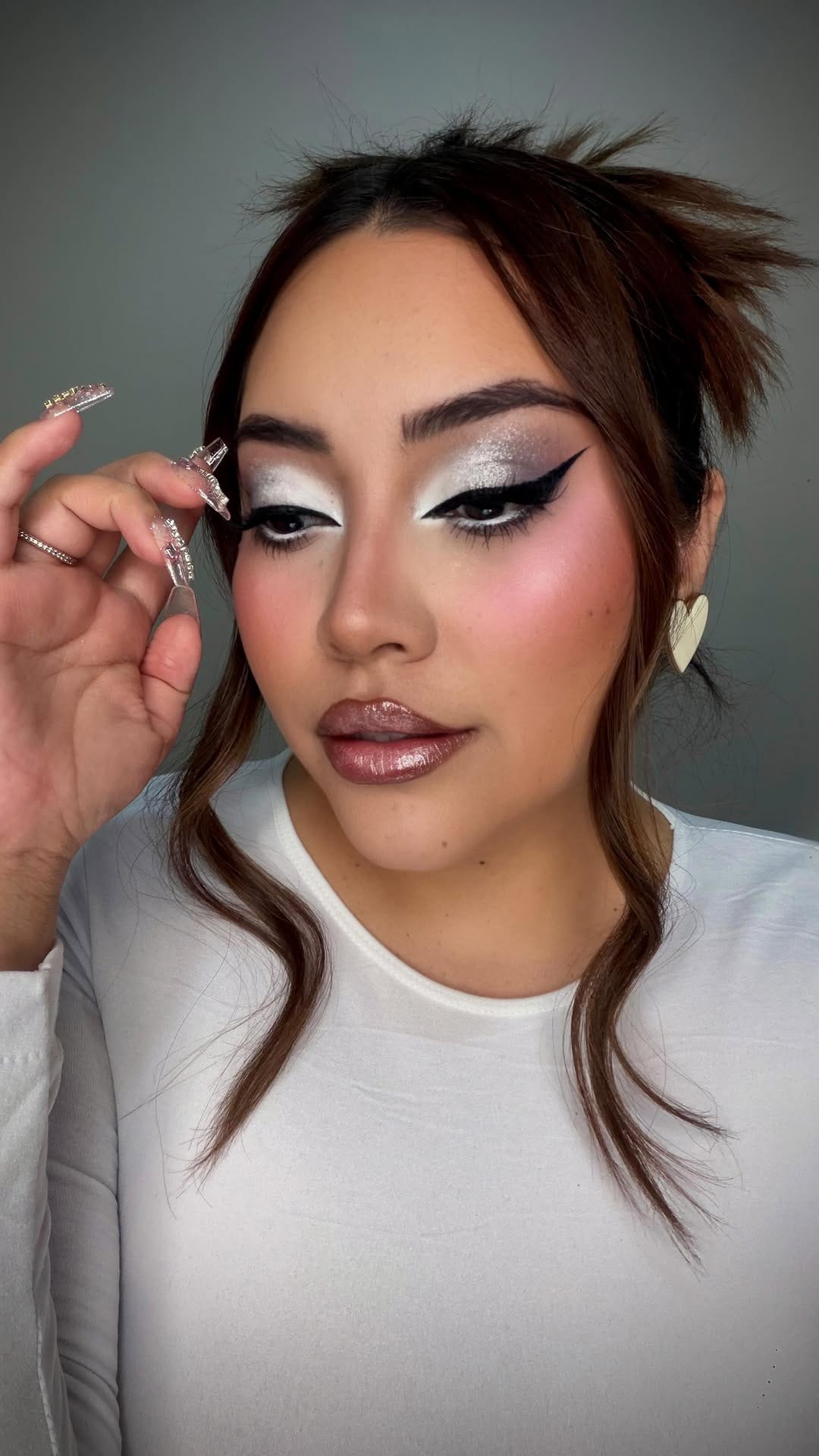 Post 3 by Pau Correa Makeup on Instagram (video)