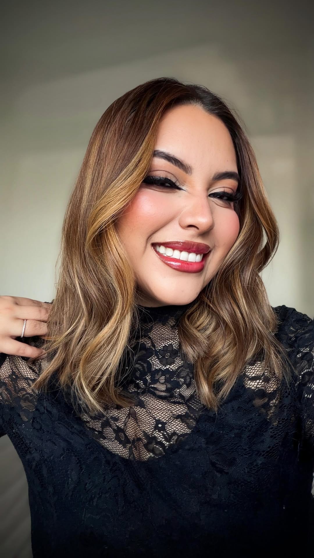 Post 1 by Pau Correa Makeup on Instagram (video)