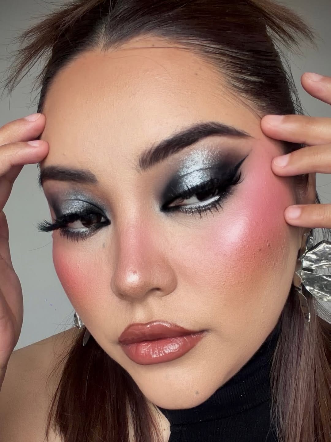 Post 7 by Pau Correa Makeup on Instagram (carousel)