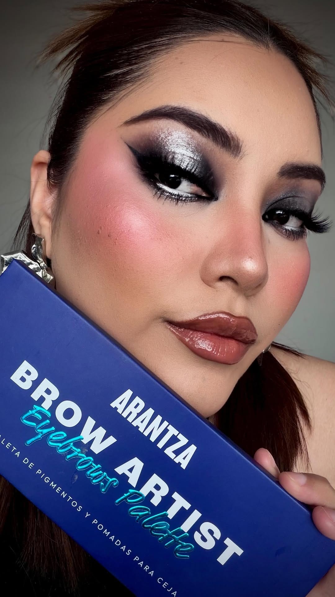 Post 9 by Pau Correa Makeup on Instagram (video)
