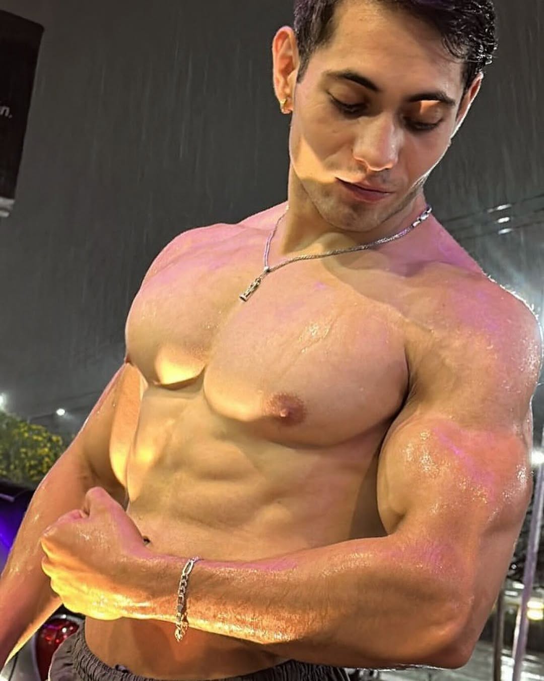 Post 8 by Alexis Muñoz 🧨 on Instagram (carousel)