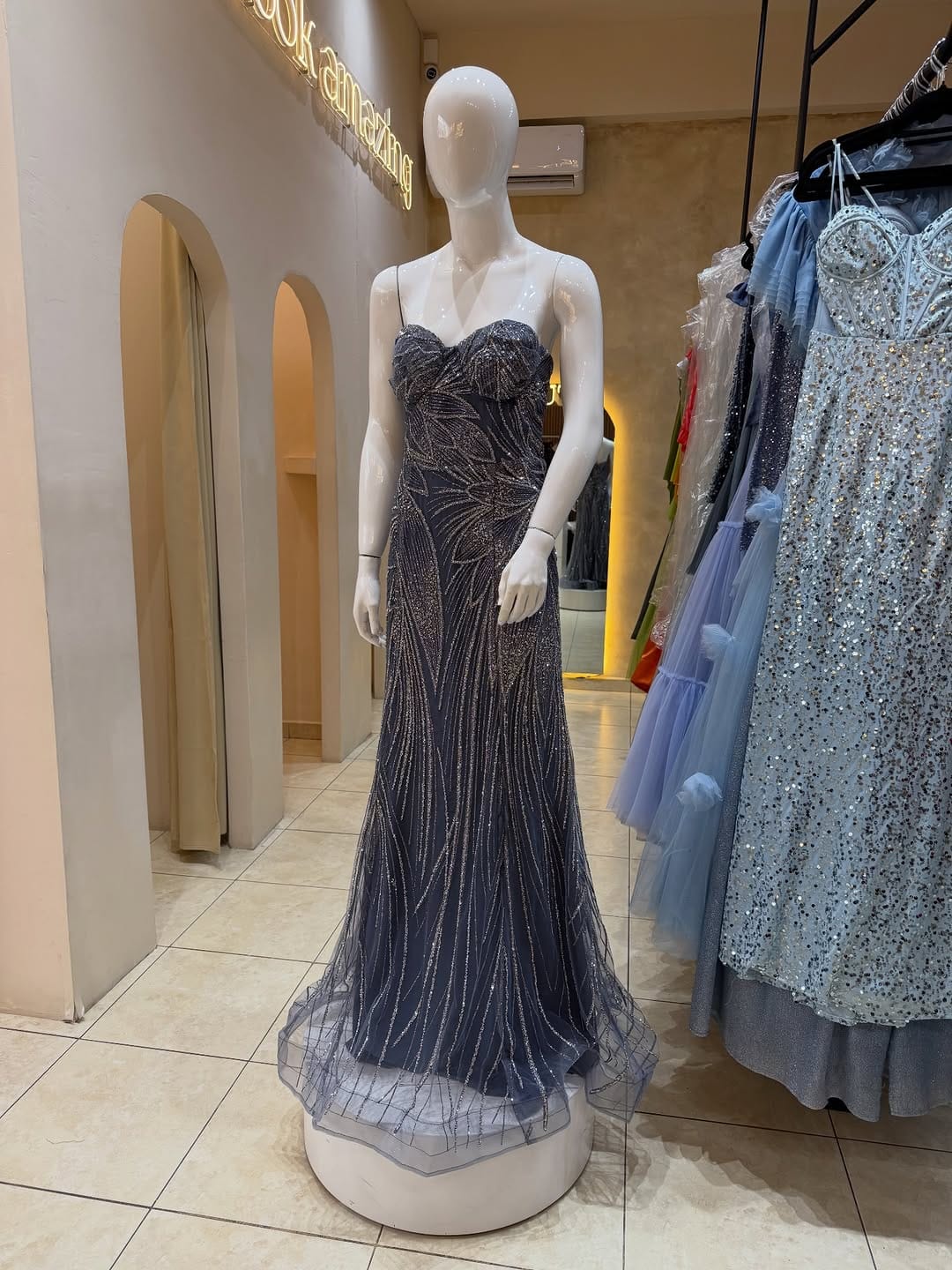 Post 5 by Renta y Venta de vestidos on Instagram (carousel)