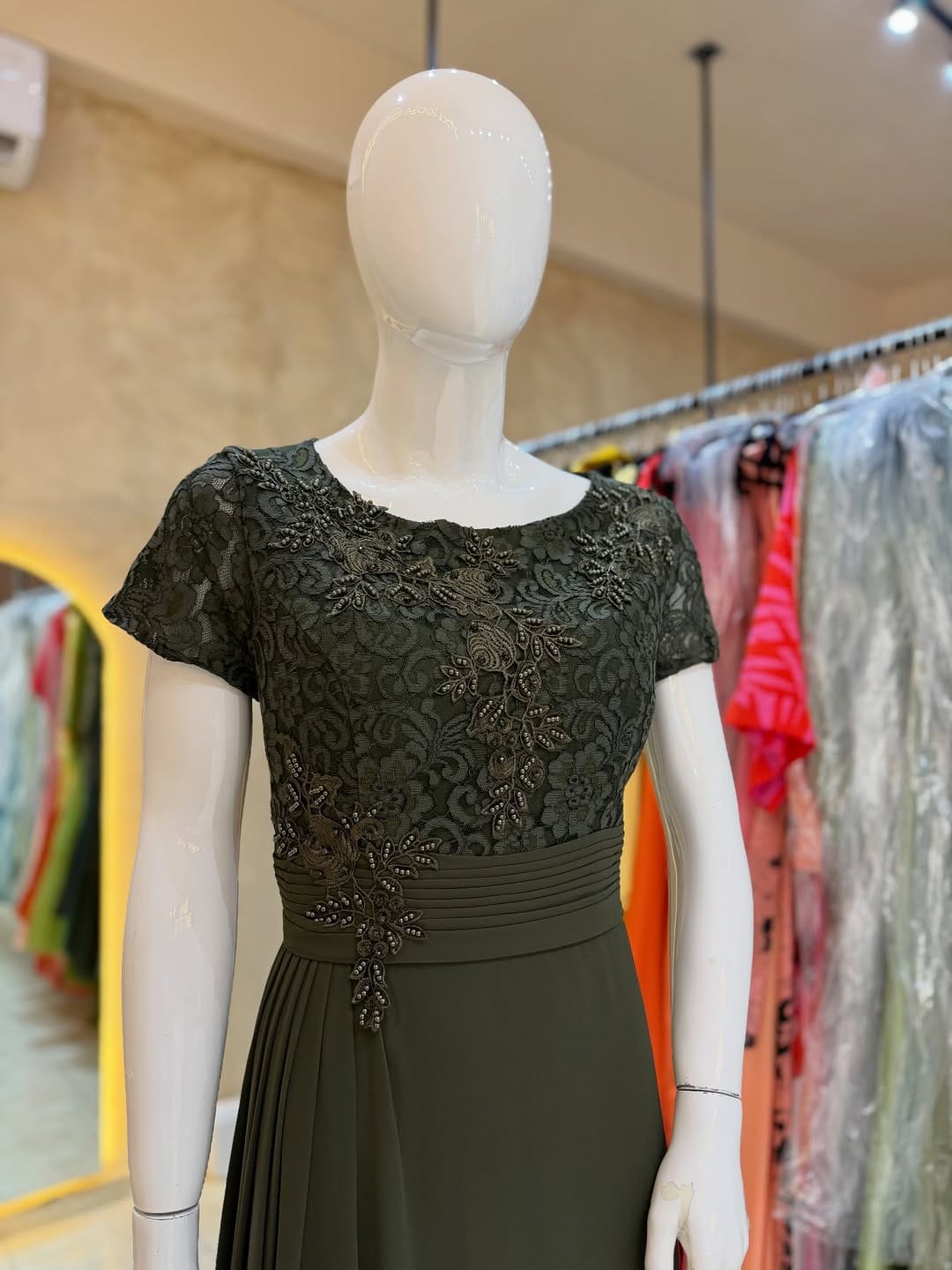 Post 4 by Renta y Venta de vestidos on Instagram (carousel)