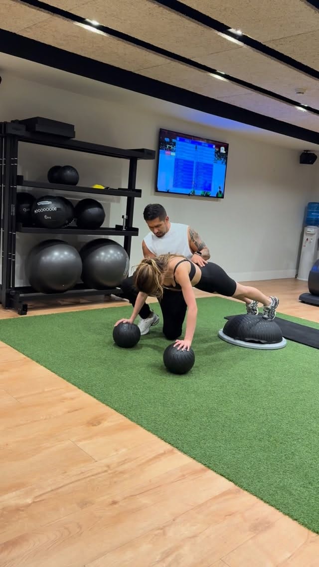 Post 4 by Alexfit Box on Instagram (video)