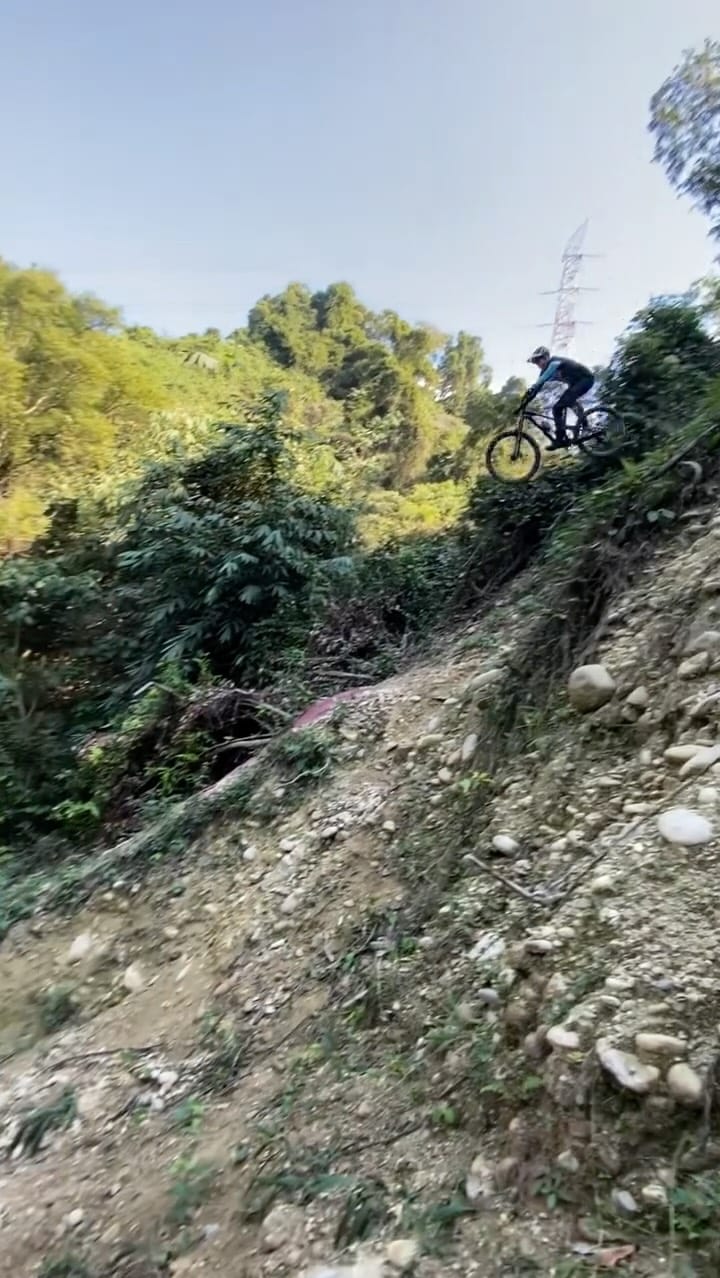 Post 3 by Mao Huang on Instagram (video)