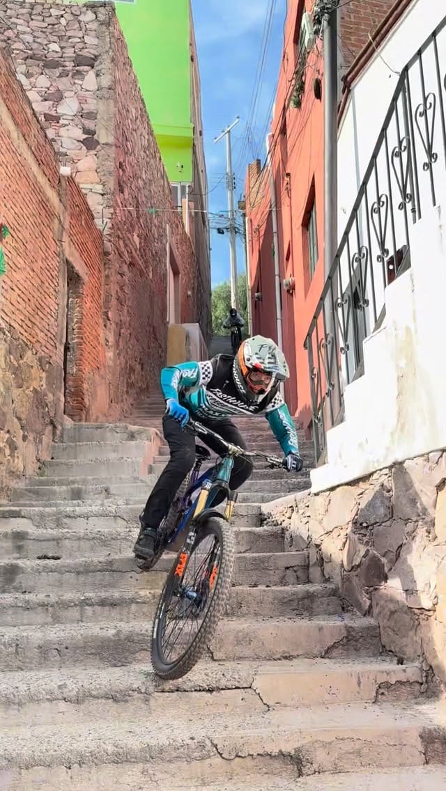 Post 6 by Mao Huang on Instagram (video)
