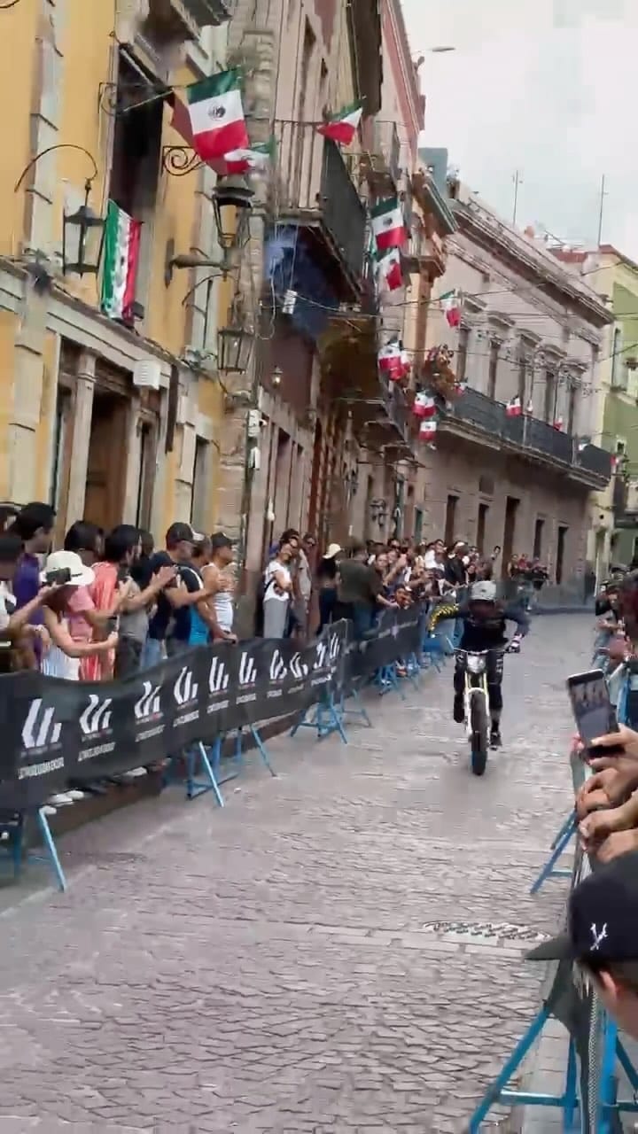 Post 10 by Mao Huang on Instagram (video)