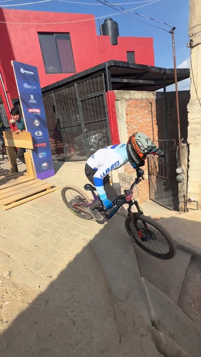 Post 5 by Mao Huang on Instagram (video)