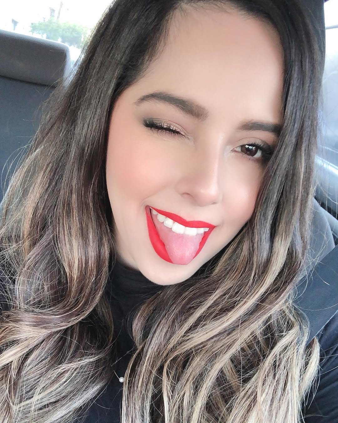 Post 9 by camilasaTV on Instagram (carousel)