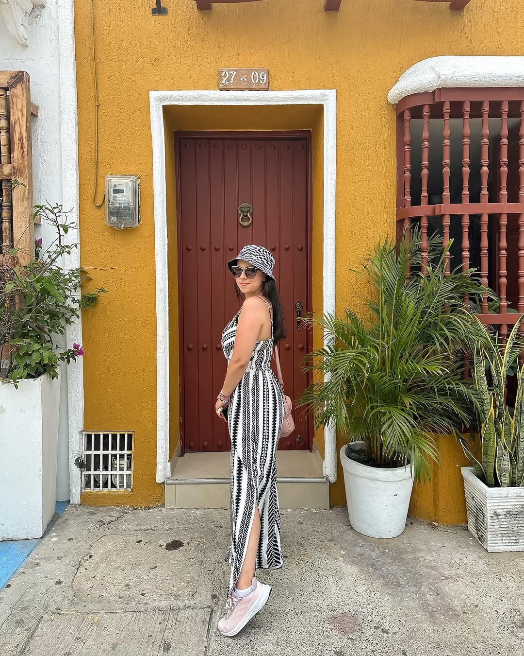 Post 6 by camilasaTV on Instagram (carousel)
