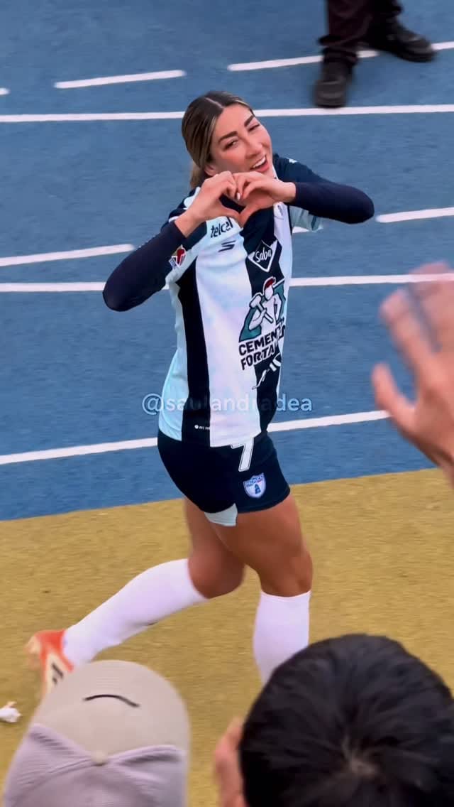 Post 4 by Jocelyn Orejel on Instagram (video)