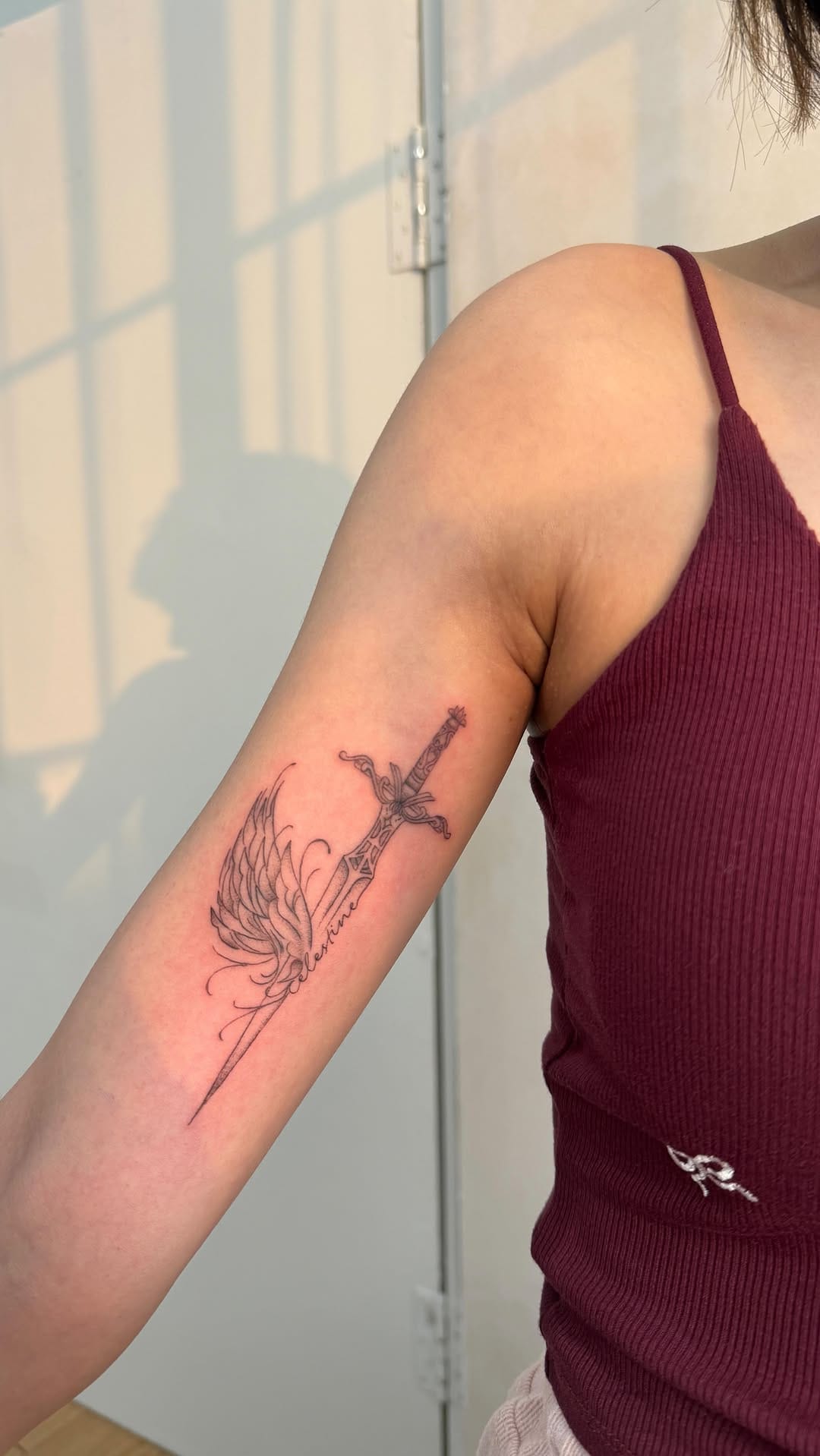 Post 7 by Minimalist Tattoo Jakarta on Instagram (video)