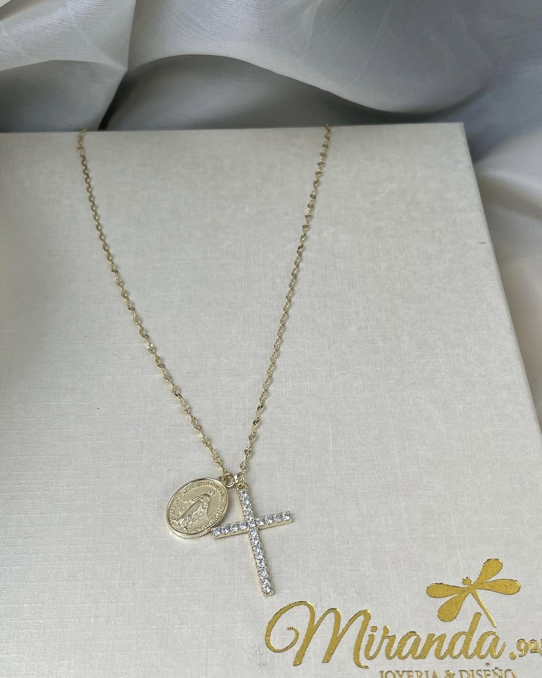 Post 2 by Miranda.925  joyeria & diseño on Instagram (carousel)