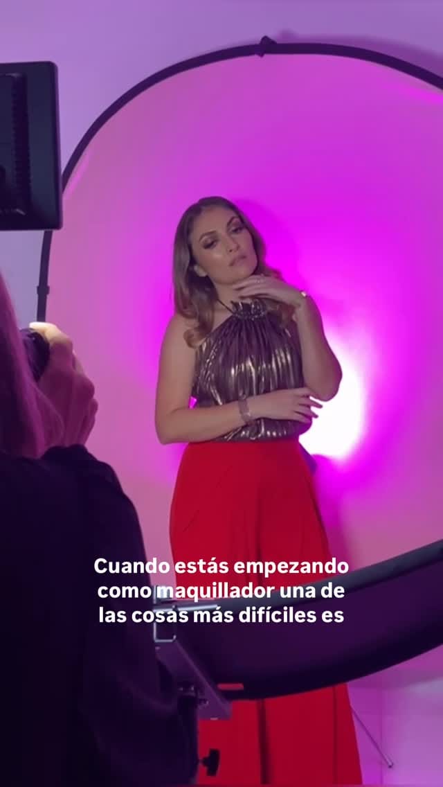 Post 6 by Cursos de maquillaje profesional on Instagram (video)