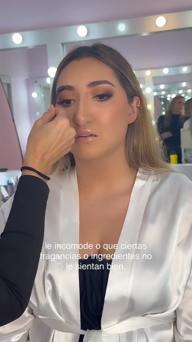 Post 2 by Cursos de maquillaje profesional on Instagram (video)