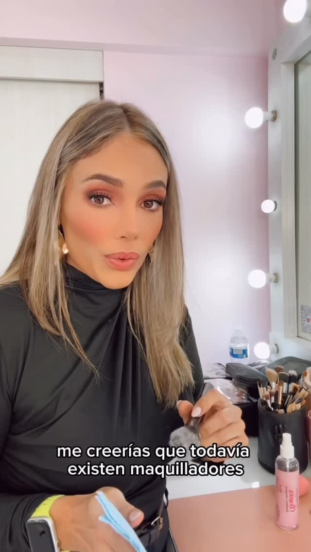 Post 9 by Cursos de maquillaje profesional on Instagram (video)