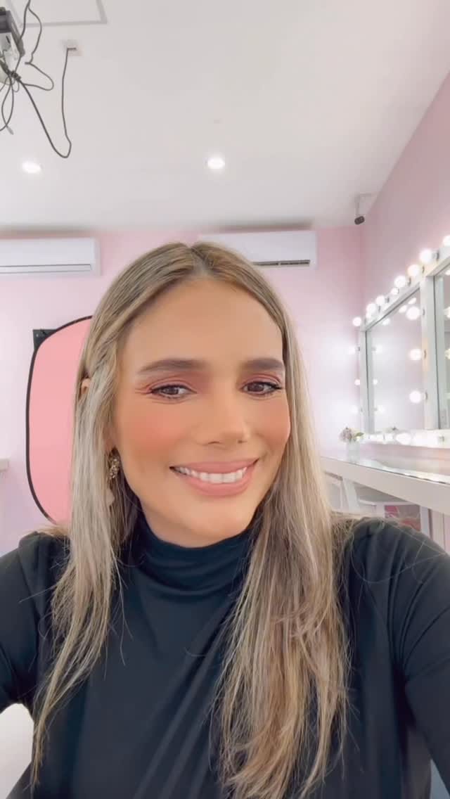 Post 3 by Cursos de maquillaje profesional on Instagram (video)