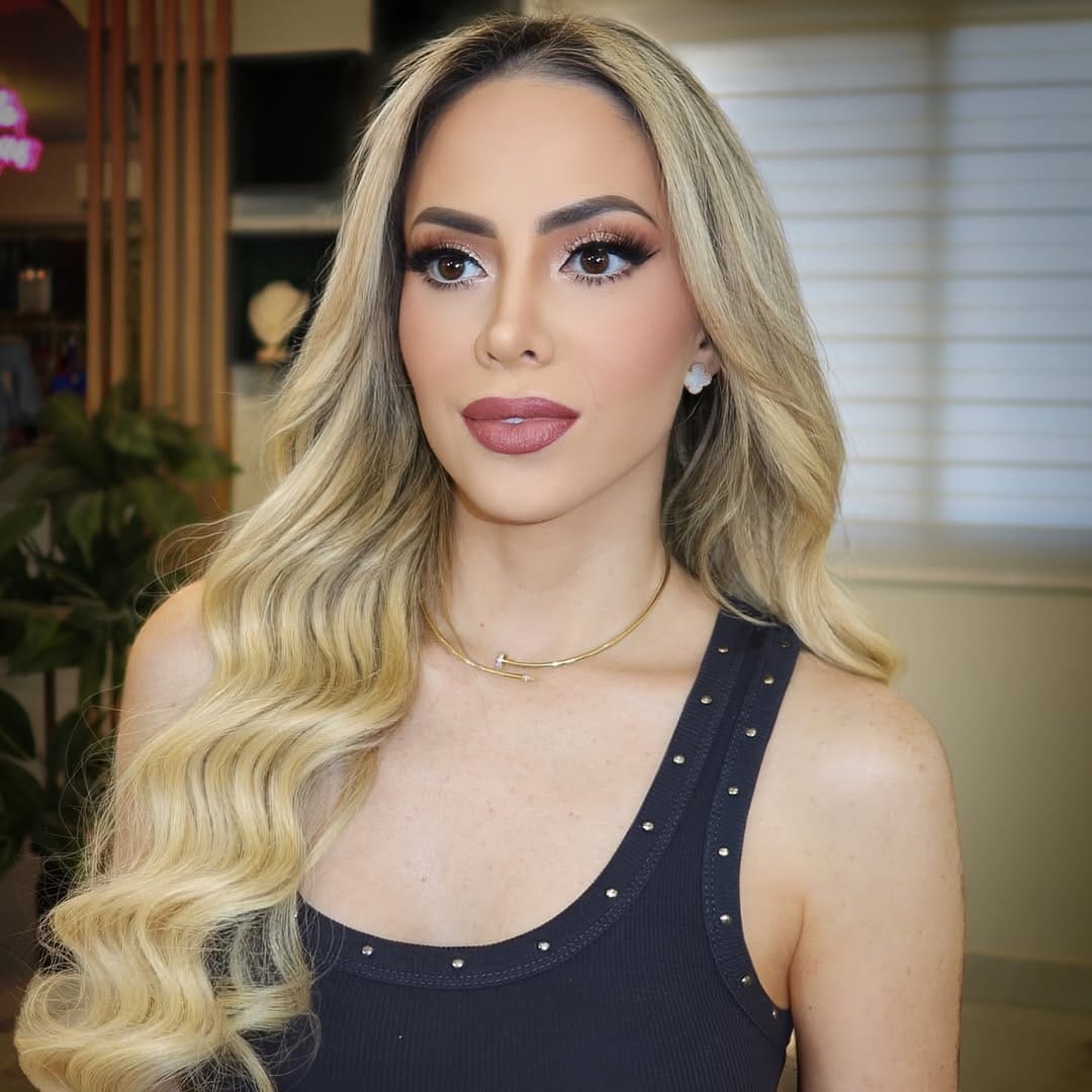 Post 2 by Kevin Rivas 𝐌𝐚𝐤𝐞𝐮𝐩 & 𝐇𝐚𝐢𝐫 💄 on Instagram (image)