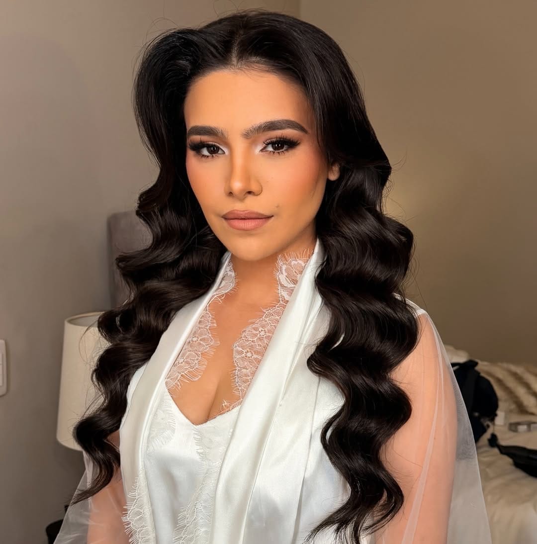 Post 7 by Kevin Rivas 𝐌𝐚𝐤𝐞𝐮𝐩 & 𝐇𝐚𝐢𝐫 💄 on Instagram (carousel)