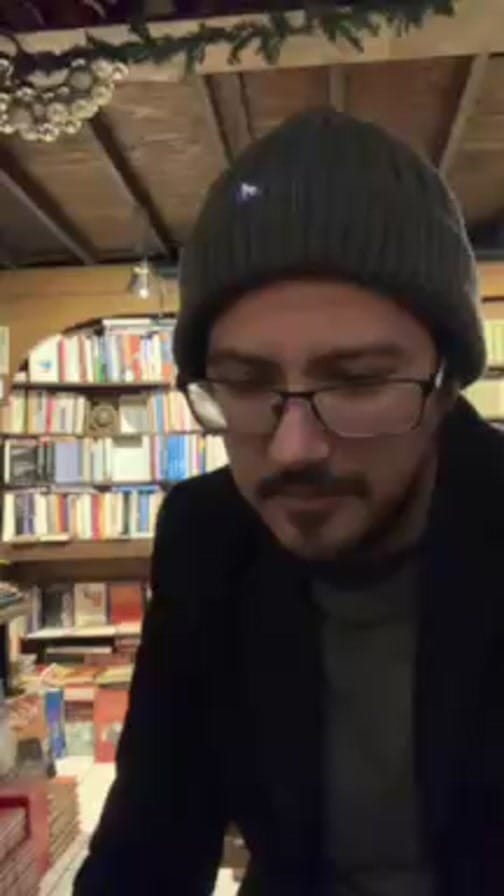 Post 4 by El Grafógrafo: libros & café on Instagram (video)
