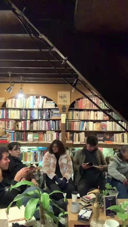 Post 7 by El Grafógrafo: libros & café on Instagram (video)