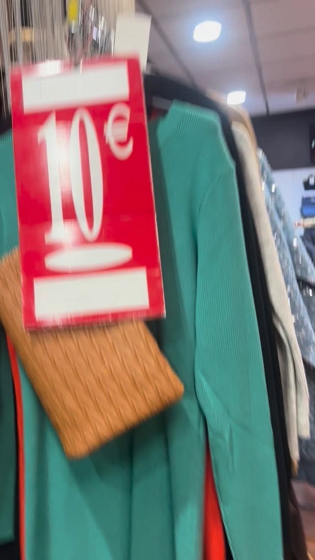 Post 9 by Tienda De Moda Y Complementos on Instagram (video)