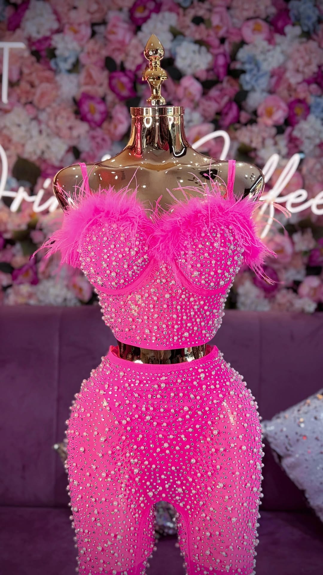 Post 9 by PINK RUNWAY - 𝐓𝐢𝐞𝐧𝐝𝐚 𝐝𝐞 𝐑𝐨𝐩𝐚💖 on Instagram (video)